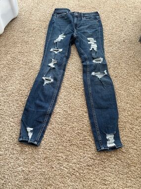 Hollister Dark Blue Distressed Women’s Skinny Jeans